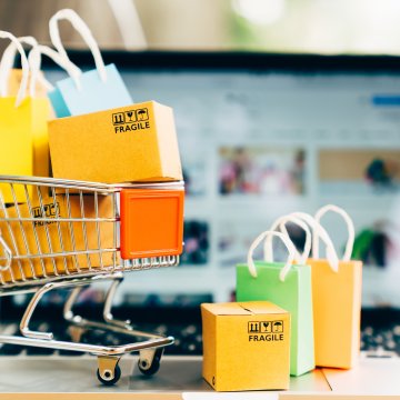 ecommerce shopping cart jimdo boxes packages in shopping cart on laptop
